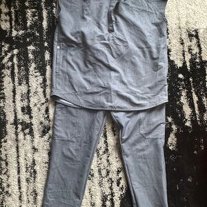 Figs Graphite scrub set